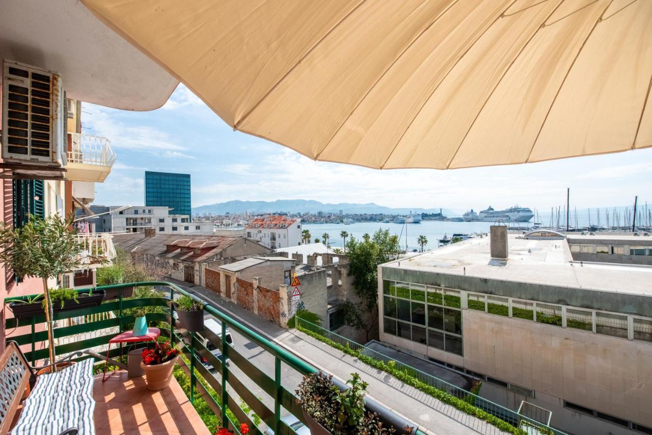 Airy Seafront 1920S Apartment Split Extérieur photo