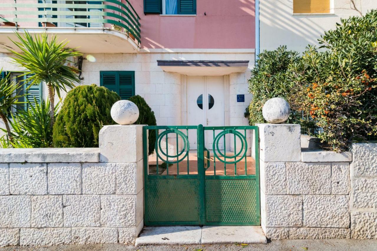 Airy Seafront 1920S Apartment Split Extérieur photo